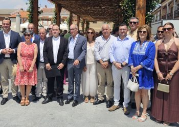 El sacerdote Fernando García pregona las fiestas de Mancera de Abajo ante sus paisanos: «Estamos en el mejor pueblo de España»