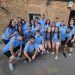Las peñas marcan el ritmo festivo en Mancera de Abajo con un gran desfile que recorre el pueblo antes de la parrillada popular