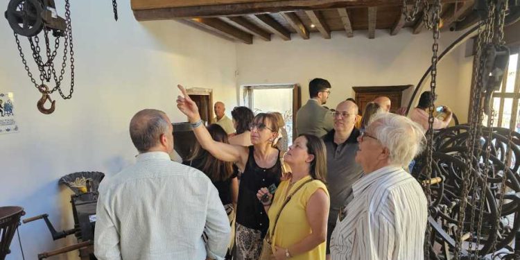 El Museo de Antaño abre sus puertas al público en Alaraz: «Aquí hay cosas que no se aprenden en un colegio y enseña a la gente joven cómo era la sociedad de nuestros abuelos»