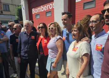 Una concentración con destacadas ausencias en la que el PSOE ha pedido la creación de un consorcio de Bomberos en la región