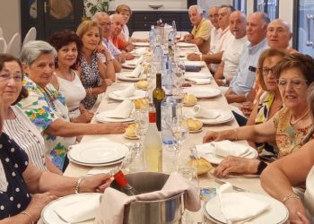 Los quintos y quintas de Aldeaseca de la Frontera nacidos en el año 1956 comparten por quinto año un animado encuentro