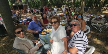 La asociación de mayores Licenciado Toribio celebra su fiesta en Santiago de la Puebla con una gran comida junto al Margañán