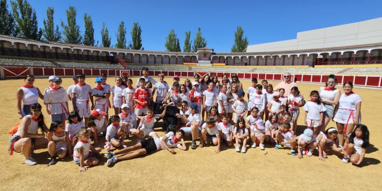 Peñaranda celebra la festividad de San Fermín con el encierro chiquito protagonizado por los niños y niñas del campamento CID