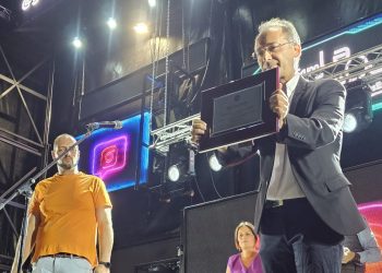 Santiago de la Puebla inaugura sus fiestas patronales con el pregón de Isidoro Crespo y la coronación de la corte de honor