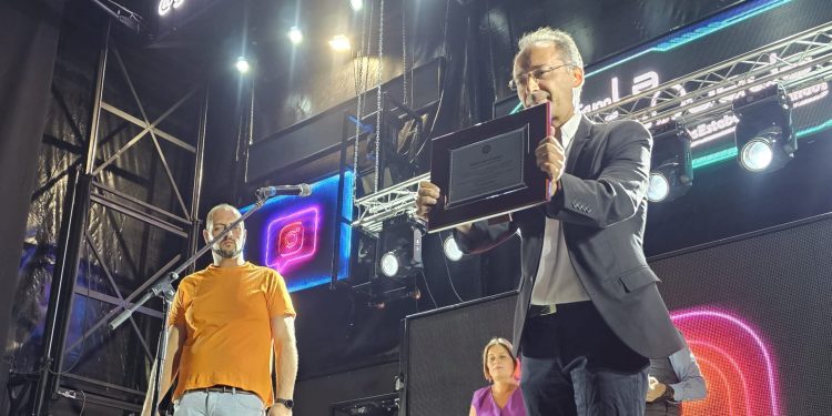 Santiago de la Puebla inaugura sus fiestas patronales con el pregón de Isidoro Crespo y la coronación de la corte de honor