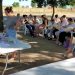 Los talleres «Al fresco» llegan a Tordillos y reúnen a casi medio centenar de participantes en una amena tarde de bordado