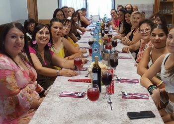 El Campo de Peñaranda reúne a sus alumn@s de zumba para despedir el curso con una animada comida de confraternidad