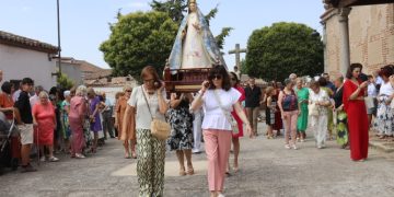 Cantaracillo recibe en sus calles a la Asunción más madrugadora con una procesión que ha recorrido el centro del pueblo