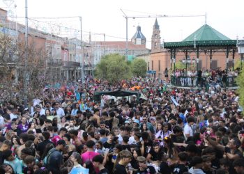 Peñaranda vive ya la algarabía de sus Ferias y Fiestas con las peñas abarrotando la plaza y su primer chupinazo «grabado»