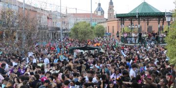 Peñaranda vive ya la algarabía de sus Ferias y Fiestas con las peñas abarrotando la plaza y su primer chupinazo «grabado»