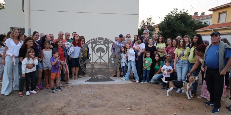 Huerta inaugura oficialmente sus fiestas de San Bartolo con la nueva escultura sobre la cápsula del tiempo que se abrirá en 2050