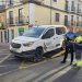 Nuevo accidente de tráfico en pleno centro de Peñaranda con el impacto de una furgoneta frente a una fachada en el Carmen
