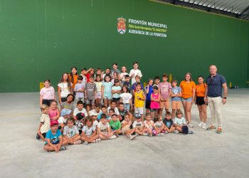 El campamento urbano de verano en Aldeaseca de la Frontera logra un nuevo éxito reuniendo a medio centenar de niños y niñas