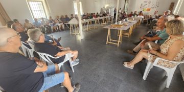 Aldeaseca de la Frontera despide sus fiestas de la Asunción con un merecido homenaje a los mayores compartiendo un convite