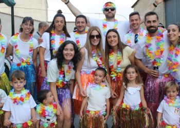 Los Quintos del 75, protagonistas del pregón de las Fiestas de la Patata en Arabayona de Mógica entre las ovaciones del público