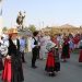 Babilafuente celebra a su patrón, San Roque, con una multitudinaria procesión al son del folclore del grupo Manantial