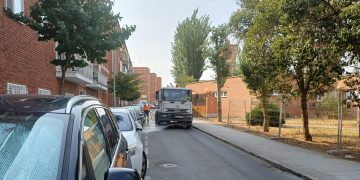 «Operación don Limpio» en Peñaranda tras las fiestas: baldeo con hidrolimpiadora para las zonas de mayor tránsito de viandantes