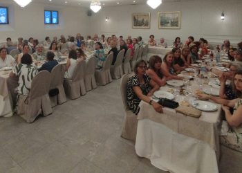 La asociación de mujeres de Bóveda del Río Almar celebra su fiesta anual con una misa, una comida, un bingo y sorteos