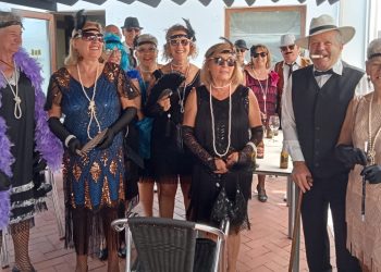 La histórica peña La Cabra, fiel a su costumbre del Jueves de Ferias en Peñaranda esta vez disfrazados de los felices años 20