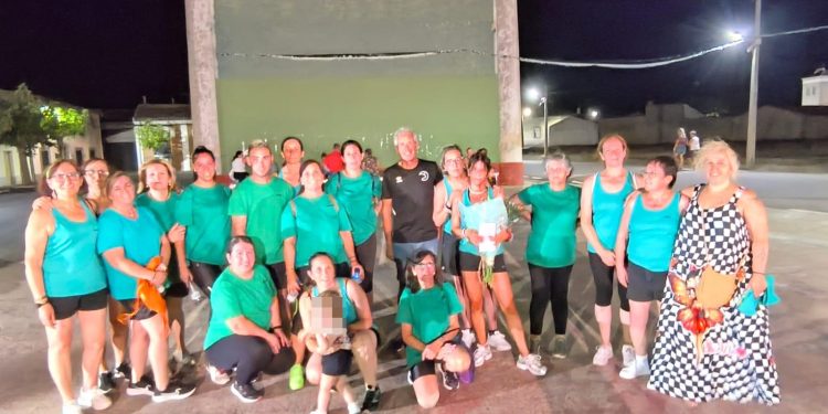 Las alumnas de zumba de El Campo de Peñaranda ofrecen una master class enmarcada en las actividades de la Semana Cultural