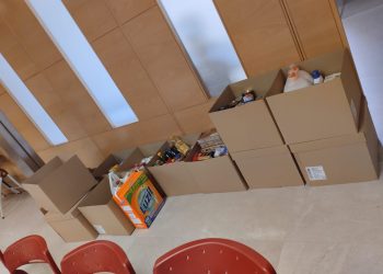 La cofradía peñarandina de La Esperanza recoge 90 kilos de alimentos y productos de higiene para los más necesitados