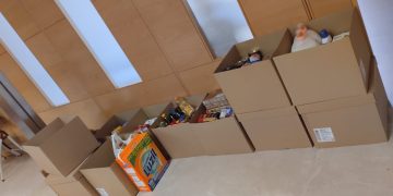 La cofradía peñarandina de La Esperanza recoge 90 kilos de alimentos y productos de higiene para los más necesitados