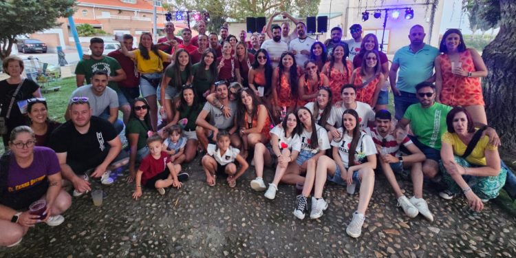 Tardeo en Huerta con Dj Kako y los jóvenes que deja paso al concurso de tortillas y la cena de peñas en el pabellón cubierto