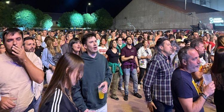 Peñaranda vibra con el grupo Haciendo el Indie en la noche del jueves de ferias con el primero de los dos conciertos gratuitos