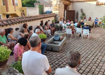 «Un regalo bajo el burka»: el libro de Natividad Cabezas que se ha presentado en Alaraz y que es toda una experiencia de vida