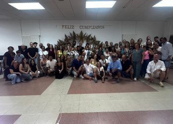 El Campo de Peñaranda acoge la fiesta del 80 cumpleaños de Loren Lozano Hernández rodeada de su extensa familia