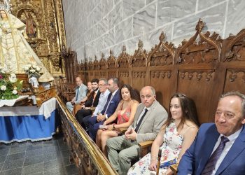 Macotera festeja el día de la Virgen con una misa solemne que ha contado con autoridades provinciales y locales y la corte de honor