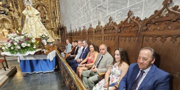 Macotera festeja el día de la Virgen con una misa solemne que ha contado con autoridades provinciales y locales y la corte de honor