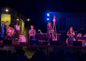 Mayalde llena la plaza Mayor de Villoria en el ecuador de las Noches de Cultura que la Diputación trae este año a la localidad