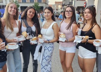 Más de 3.000 raciones de guiso de carne ponen el broche a las Ferias y Fiestas de Peñaranda en una multitudinaria merienda