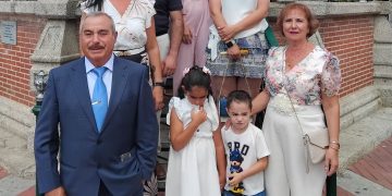 Alejandro Redondo «Nani» y Ángela Calvo celebran sus bodas de oro en Peñaranda acompañados de todos sus hijos y nietos