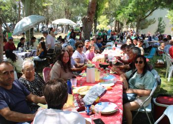 Rágama reparte 600 raciones en una multitudinaria paella popular que ha tenido como escenario el parque de La Chopera