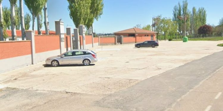 Peñaranda en Común pide una delimitación de los aparcamientos de las piscinas municipales para vehículos de emergencia