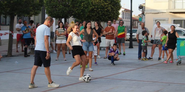 Alaraz vive su II Torneo de Penaltis con una gran asistencia de público en la plaza Mayor y una destacada participación