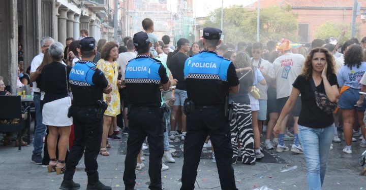 Sin incidentes reseñables en la multitudinaria noche festiva de Peñaranda: atenciones sanitarias y varios objetos perdidos