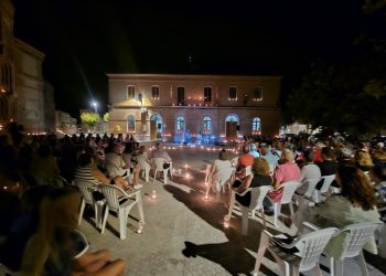 Rágama vive su primera Noche de las Velas con el concierto del grupo Arena y un gran éxito que anima a su continuidad en 2026