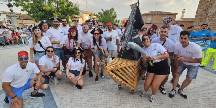 Rágama vive con alegría y colorido su arranque festivo marcado por un original concurso de carros decorados por los peñistas