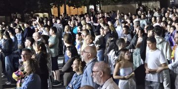 Folk on Crest, Desingles y Kubo protagonizan en Peñaranda una gran noche musical a la espera de un «finde» multitudinario