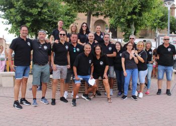 Villaflores comienza sus fiestas en honor a San Agustín con un multitudinario recorrido de peñas amenizado por Los del Lío