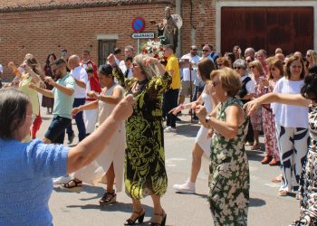Villar de Gallimazo celebra por todo lo alto el día de su patrón, San Pedro Advíncula, con devoción, jotas y ambiente festivo