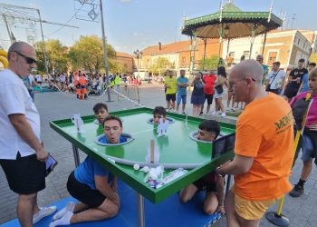 Slayis gana la yincana de peñas en una tarde de risas y habilidad que ha llenado de juventud y público la plaza de Peñaranda