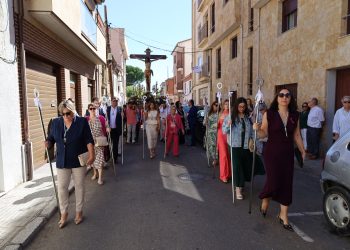 El Santísimo Cristo de la Agonía recibe la devoción popular en Peñaranda en una fiesta anual con relevo en la mayordomía