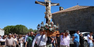 Alaraz vuelve al monte para honrar al Cristo con misa, procesión en el entorno de la ermita y una paella para 700 comensales