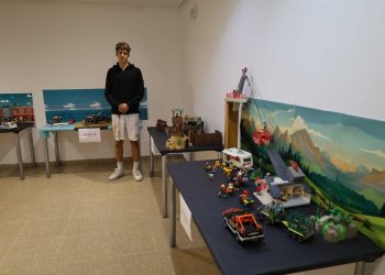 Jorge Ramos expone en el albergue de Huerta su colección de Playmobil en cinco escenas que incluyen «guiños» a la actualidad