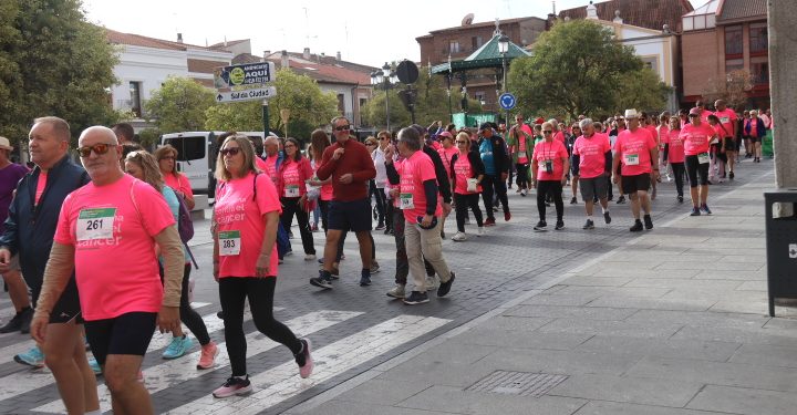 Más de 600 personas participan en Peñaranda en la marcha solidaria a beneficio de la Asociación Española Contra el Cáncer