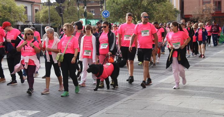 Más de 600 personas participan en Peñaranda en la marcha solidaria a beneficio de la Asociación Española Contra el Cáncer